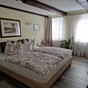 Standard Zimmer mit Kingsize-Bett